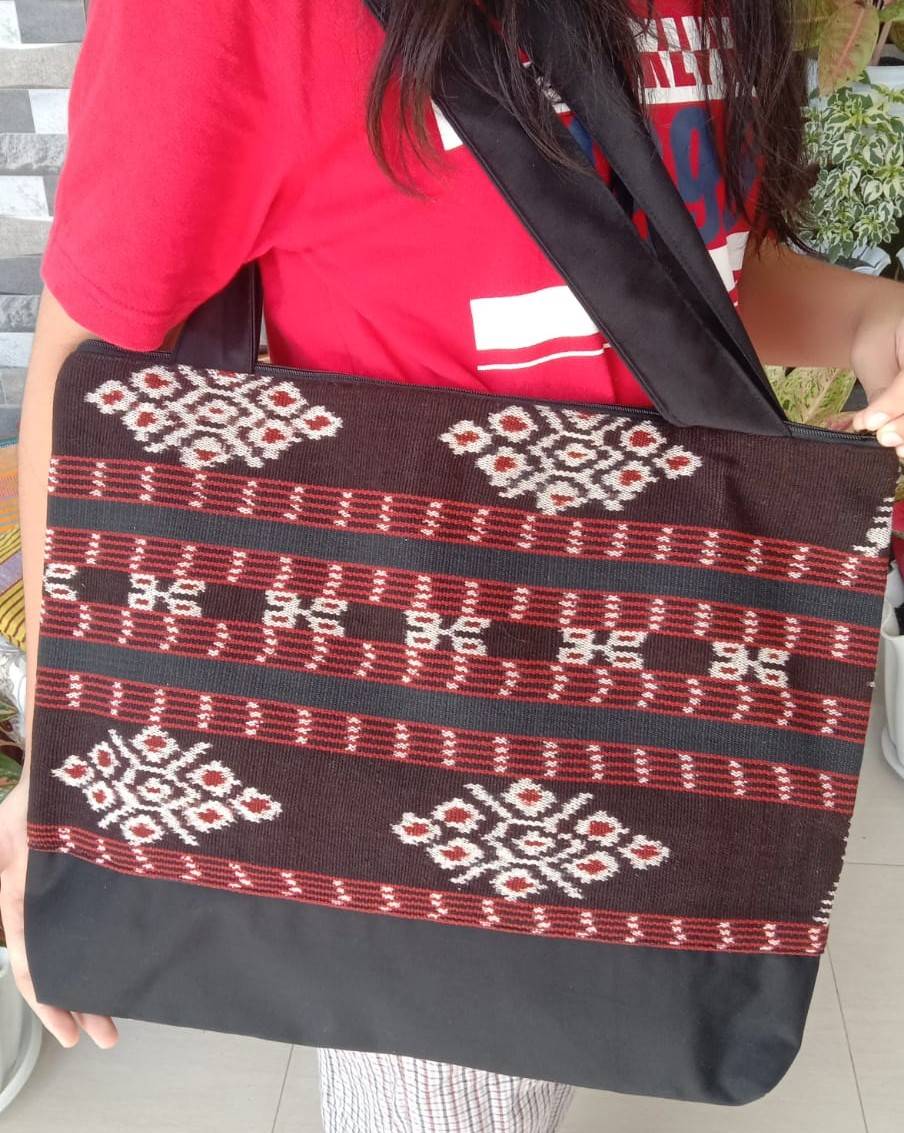 Tote bag